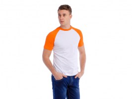 Белый-оранжевый цвет футболки класса Реглан.