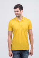 Рубашка поло улучшенного кроя, жёлтая. Вид увелеченный с логотипом CR